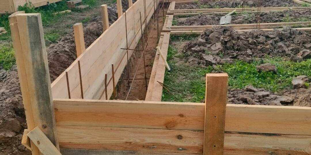 Ленточный фундамент для деревянного дома: тонкости, ошибки, лучшие практики