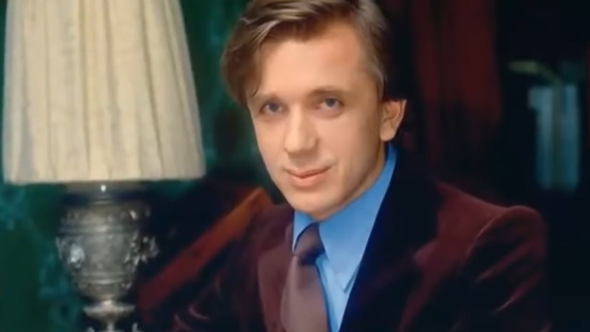    "Молодой Евгений Стеблов. Фото: кадр из передачи «Судьба человека»"