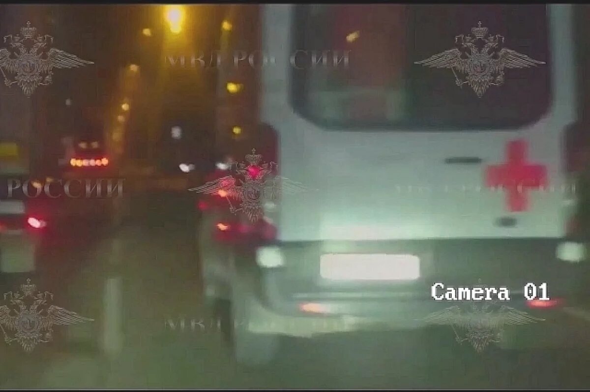    Попала на видео погоня со стрельбой за угнанной пьяным волгоградцем скорой