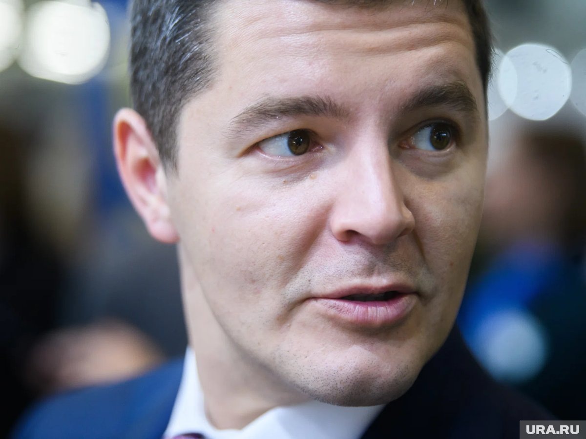     Губернатор Артюхов исполнил свою мечту научиться играть в хоккей