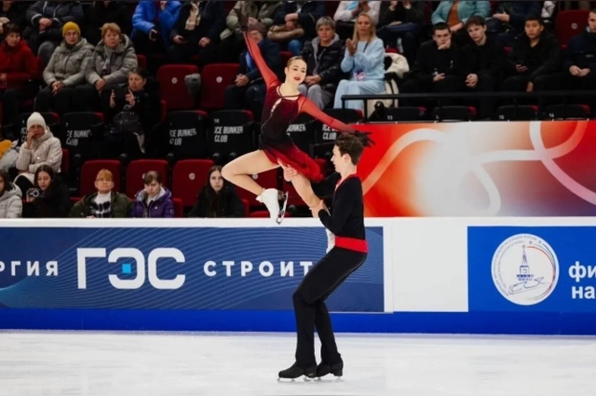    После шести лет восстановления Эвелина выступила на «Гран-при» России среди юниоров в 2025 году, посвятив победу врачу, спасшему ей жизнь.