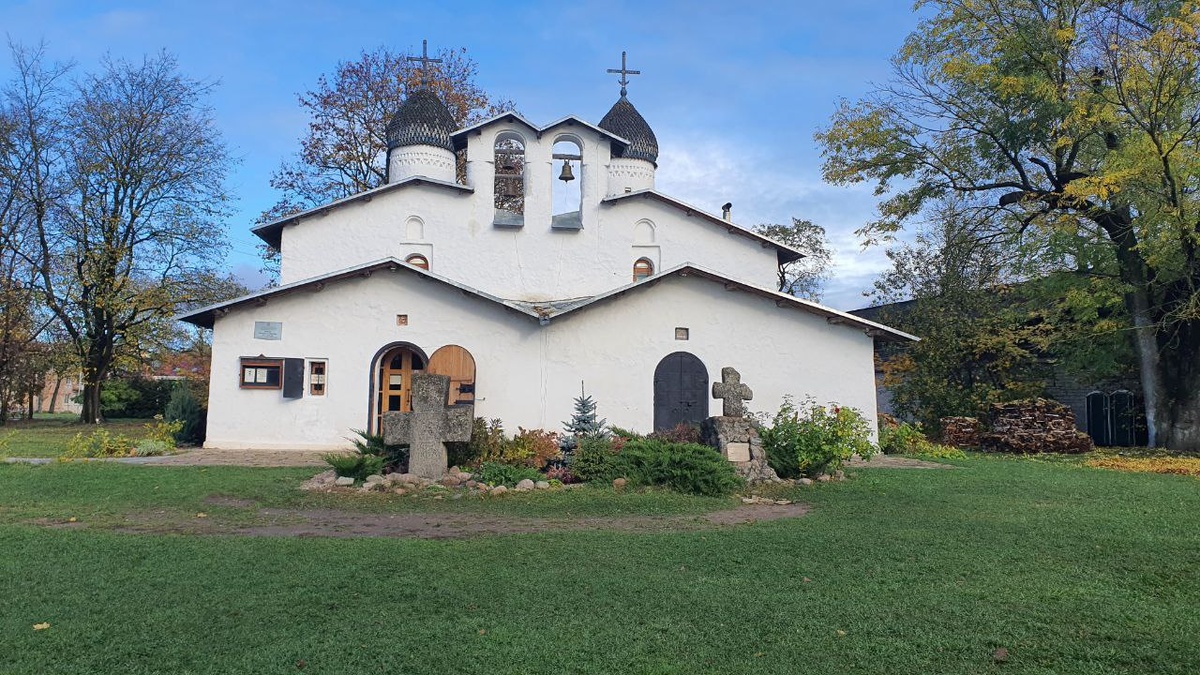 Церкви "близнецы" в Псковском кремле