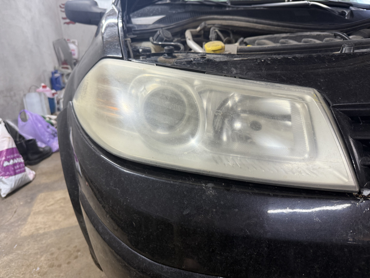 Так выглядит запущенная и мутная фара