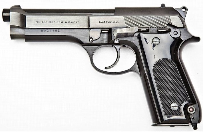 Beretta 92, ранняя модель с немаркированными накладками на рукоятку и ступенчатым затвором, 9x19 мм