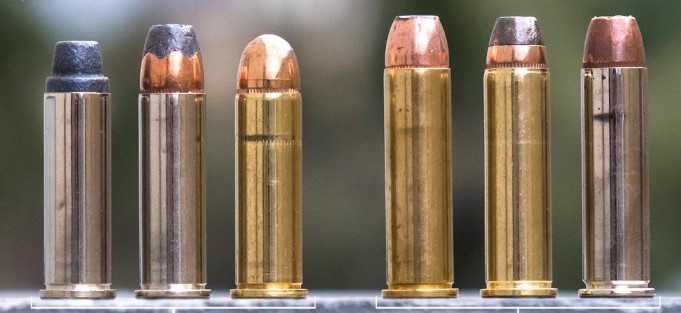 .38 Special (три слева) и .357 Magnum