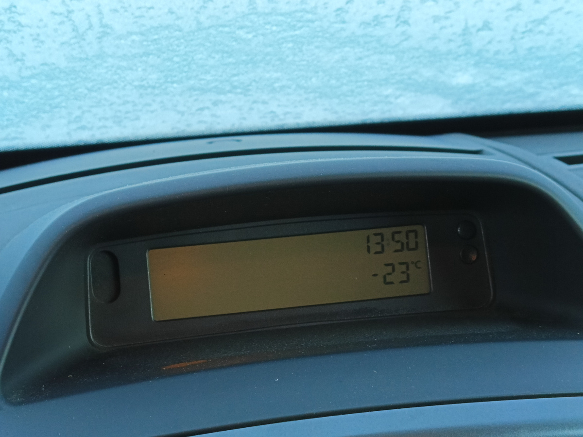 Это я машину грела и чистила.