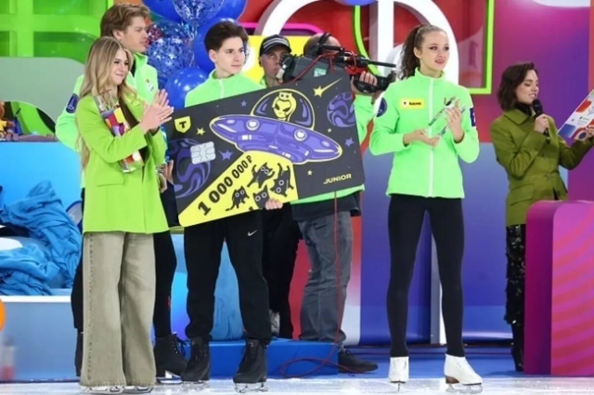    Победу одержала "зелёная" команда Александры Трусовой.