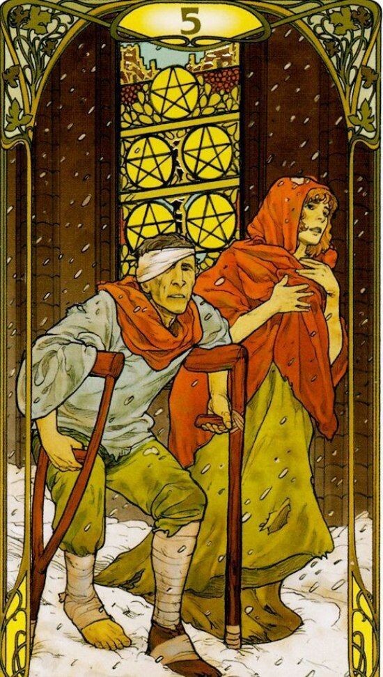 Таро Арт Нуво. Пятерка Пентаклей. В Таро эта карта и 4 Пентаклей связаны с экономией. В четверке человек жаден, ему жалко тратить то, что у него есть. А в пятерке Пентаклей человек ощущает себя без ресурсным. Это следствие выбора сделанного в Четверке:  отказа от действий, связанных с распоряжением уже имеющимся ресурсом в моменте.