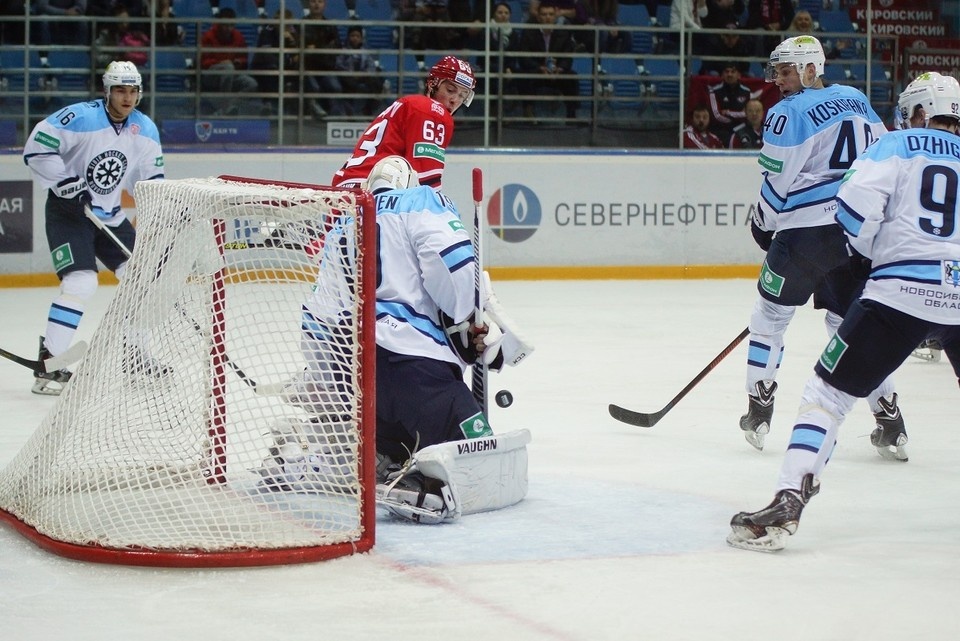   Хоккейный клуб «Сибирь» прекратил сотрудничество с вратарём. Алексей БУЛАТОВ