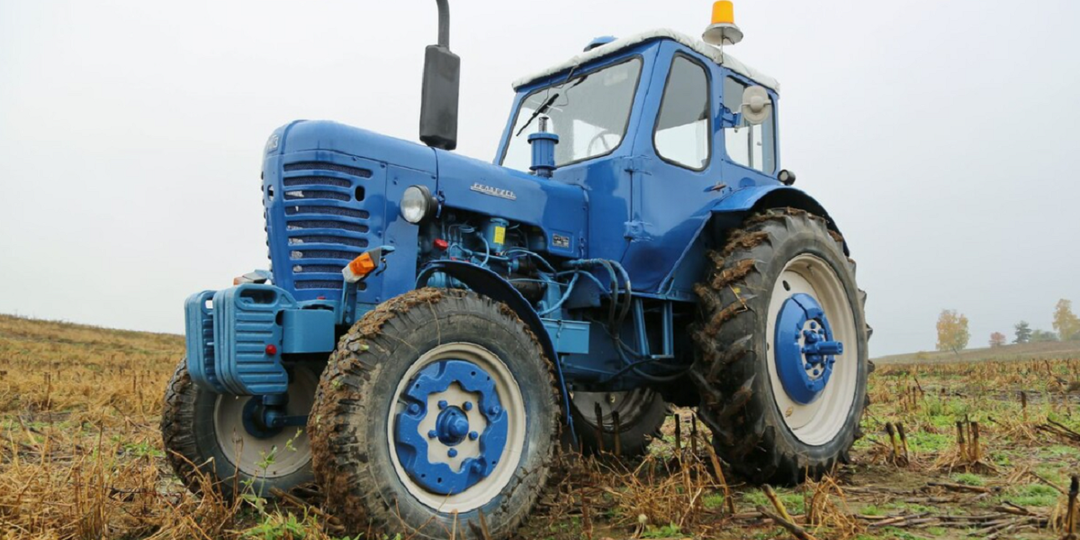 Почему советские тракторы были синими? Рассказал автомеханик