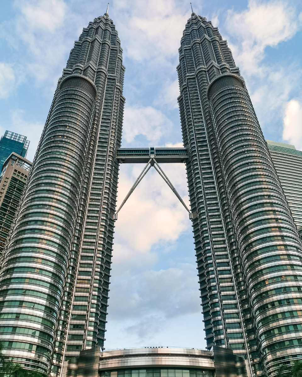 Башни - близнецы Петронас (Petronas Twin Towers)