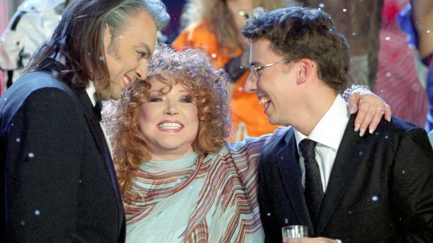 Иноагент Максим Галин с женой Аллой Пугачевой и её бывшем супругом Филиппом Киркоровым. Говорят, что они все МАСоны. 