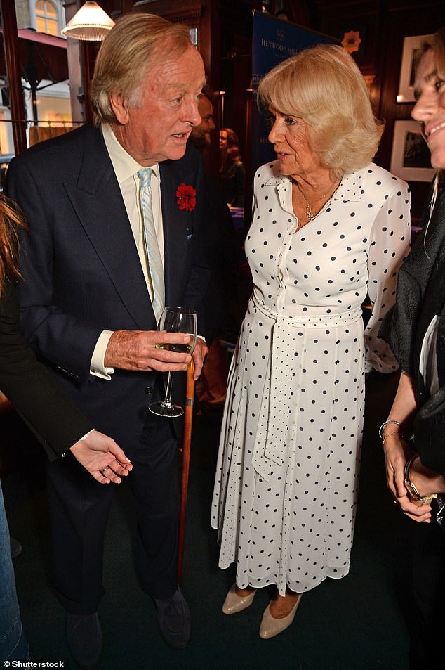 С Эндрю Паркер-Боулз, архивное фото