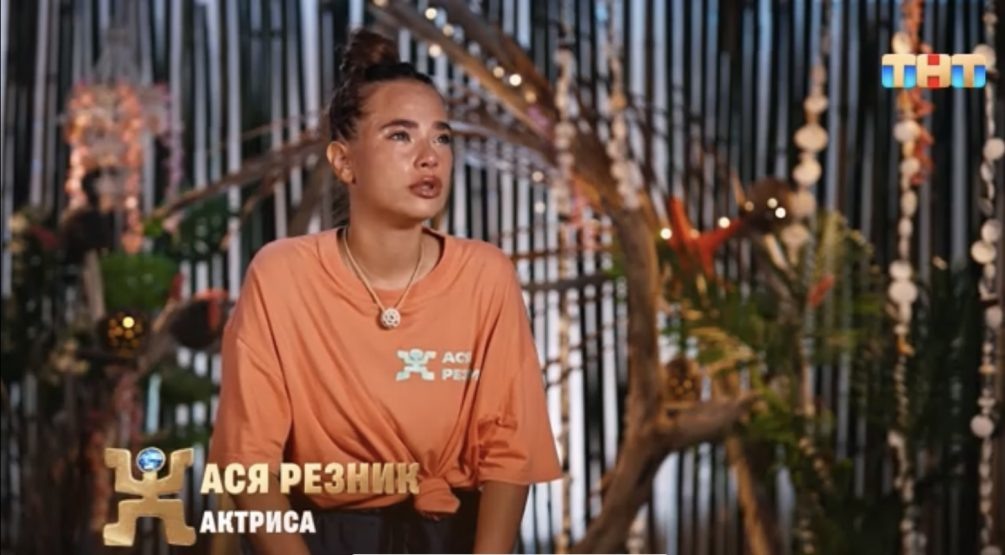    Кадр из видео, шоу «Звёзды в джунглях», ТНТ