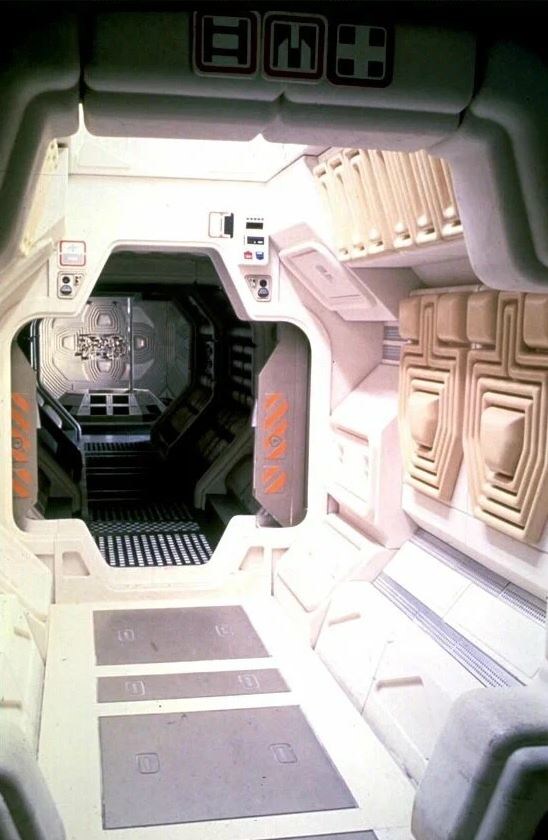 Корабль "Ностромо" изнутри, фото из https://www.kinopoisk.ru/film/386/shooting/page/11/