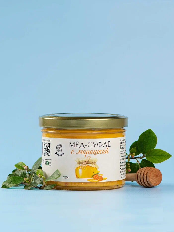 Мёд-суфле с морошкой сочетает нежную текстуру и яркий вкус северной морошки. Натуральная морошка наполняет продукт ароматом, пользой и свежестью. Мёд-суфле с морошкой превращает каждый десерт в удовольствие, раскрывая богатство морошки.