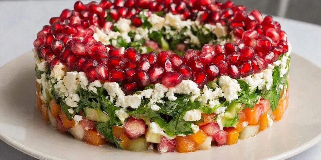 Салат "Гранатовый браслет"