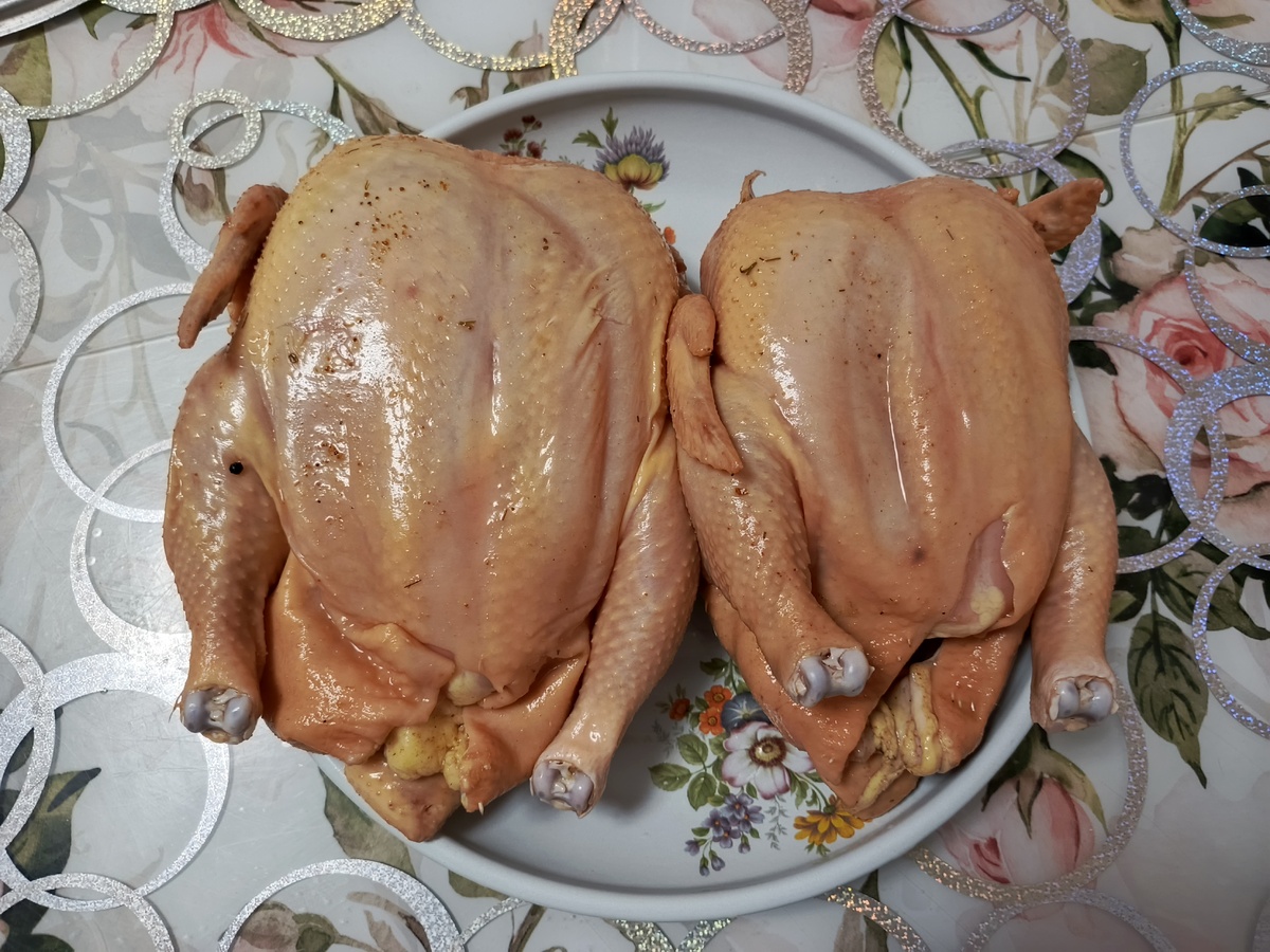 Курочки просолились, можно начинать отваривать.