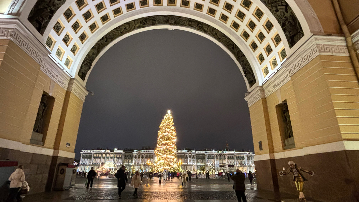 Главная елка Петербурга на Дворцовой площади 