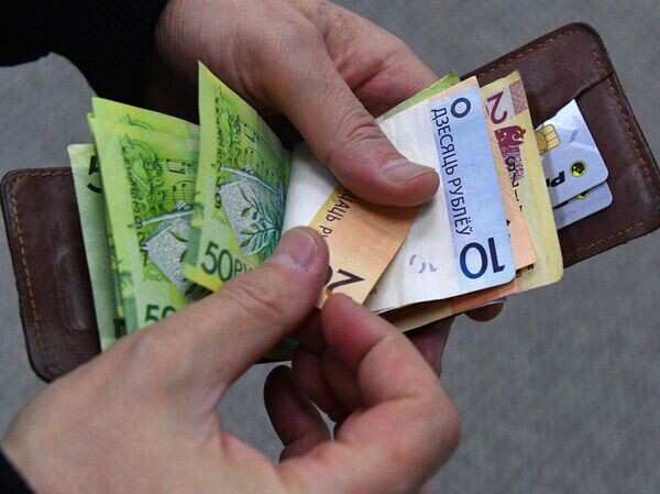 Названа средняя зарплата в Минске за январь-октябрь