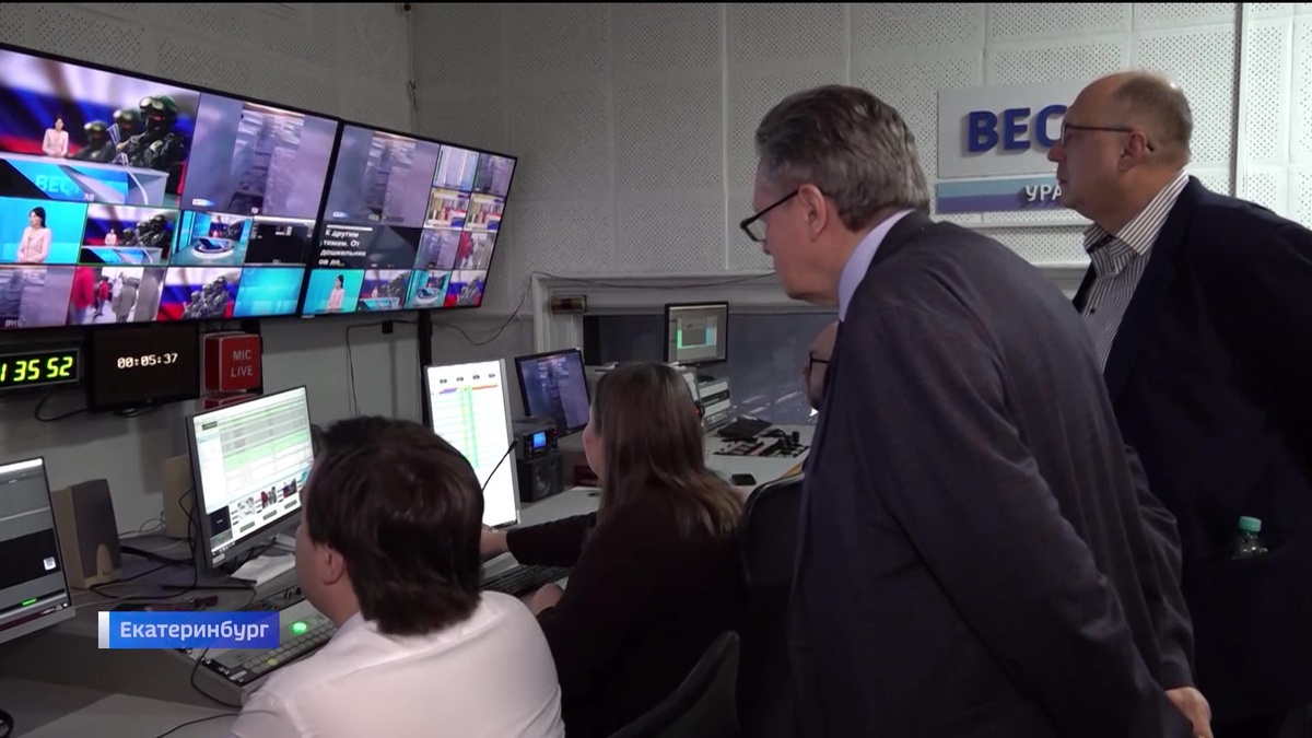    Рифат Сабитов и директора филиалов ВГТРК поздравили с 70-летием свердловское телевидение