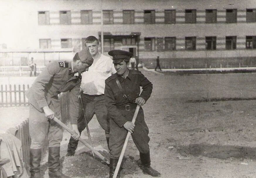 Казахстан, Жангиз-Тобе, субботник...