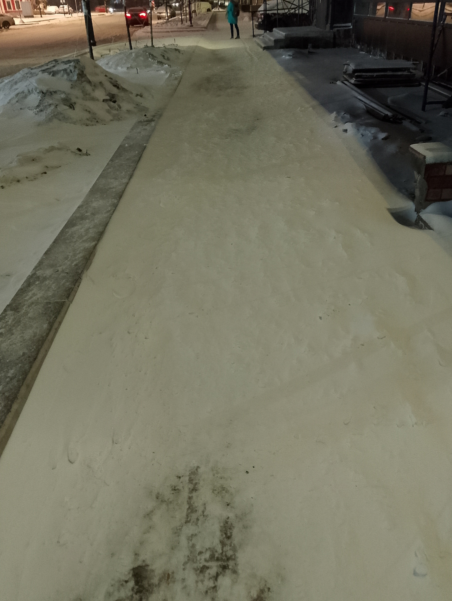 Вот так было в ночь на понедельник, когда я вернулась. В воскресенье я уехала из дождливой Вологды в дождливый Ярославль, а приехала домой в зиму, на север! Фото автора 