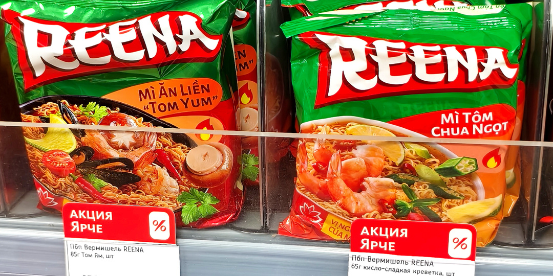 Пробую лапшу Reena. Кисло-сладкая креветка.