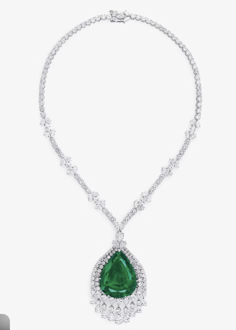 Взято здесь: https://www.townandcountrymag.com/style/jewelry-and-watches/a27333004/catherine-the-great-emerald-necklace-auction-christies/?utm_source=chatgpt.com