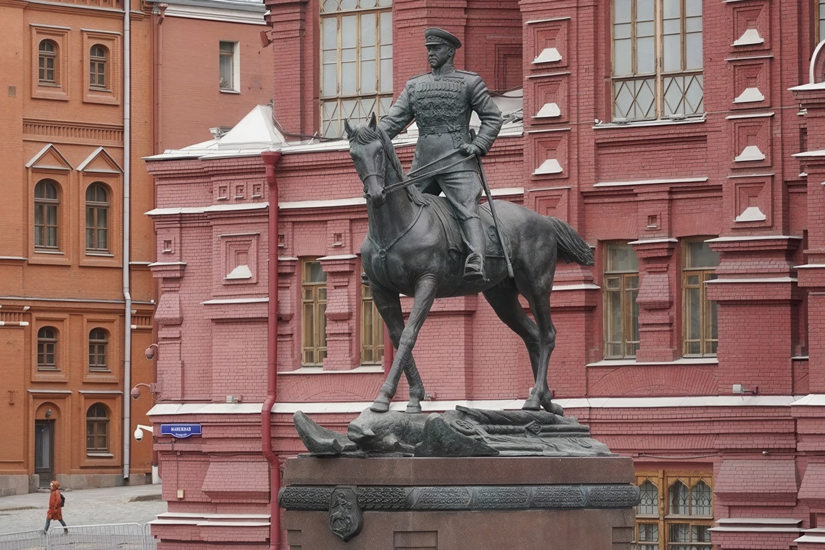 Памятник Маршалу Победы Г. К. Жукову в Москве. Источник: Яндекс. Картинки.