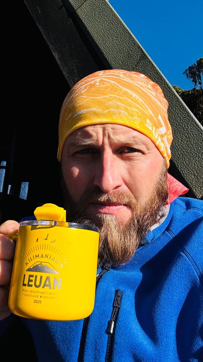 Одна кофта на все случаи: как BASK JUMP MJ заменяет целый гардероб. На фото Леуан Атабиев. Супер-гид клуб 7 Вершин