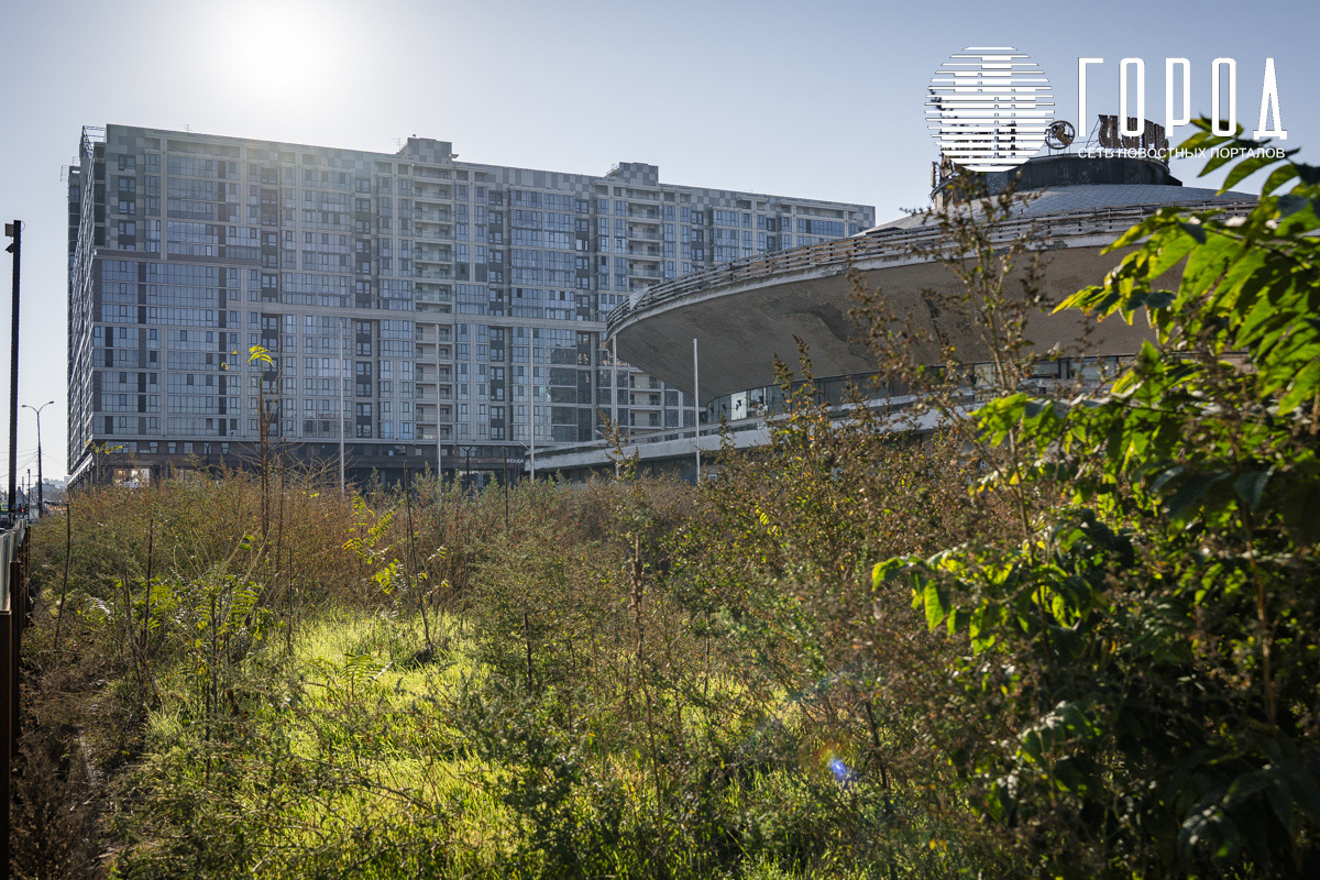 Со стороны "Галереи"