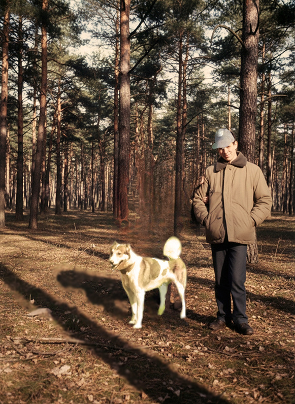 Мой ватник тех лет. Офицерский! Этот или новый, или побывал в химчистке. Почти без пятен но то до первой рыбалки или охоты. Ни и тёмно- тёмно синие джинсы, скорее всего "Монтана". Удобно было так гулять с псом, но не с подругой. Неосчень удачная работа нейросети, а реставрация слайда вручную слишком трудозатратное дело. ТЫ ЗАЧЕМ УСЫ СБРИЛ, ДУРИК?" (к/ф "Бриллиантовая рука")