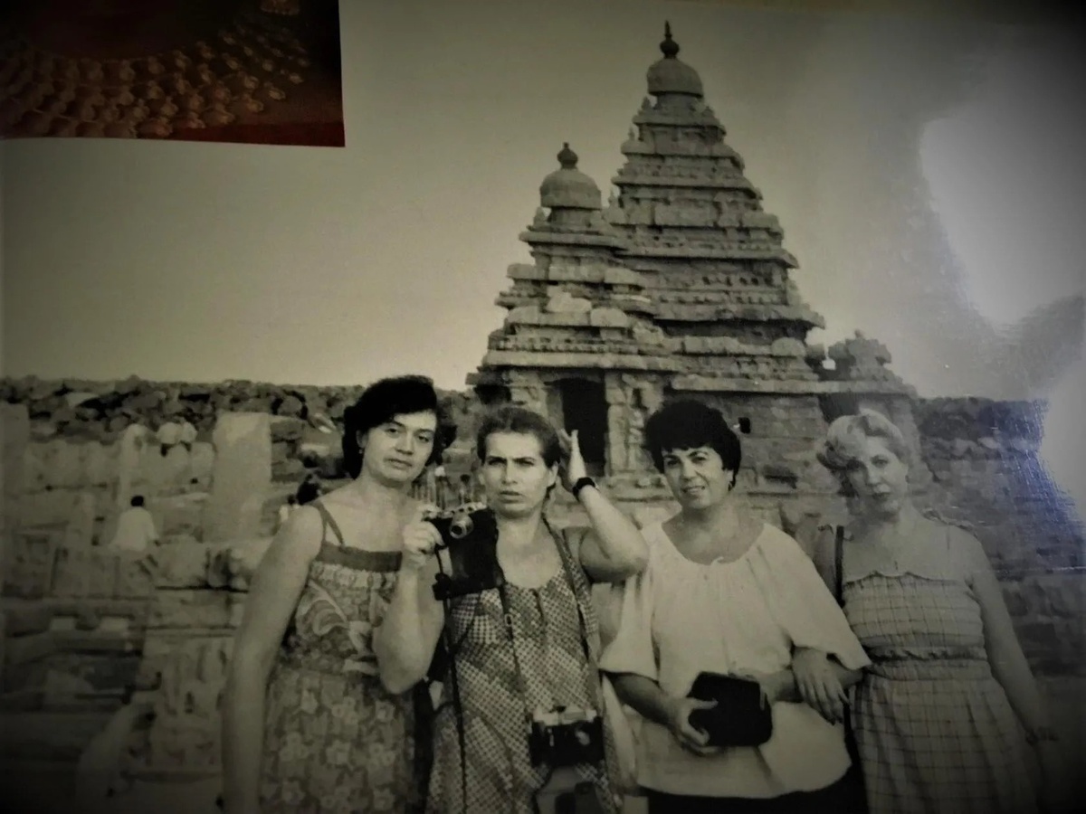 Махабалипурам. Я крайняя  справа.