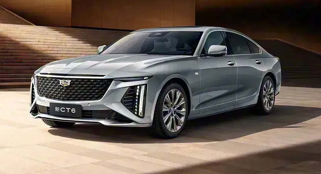 Cadillac CT6 2026 года в Китае представлен в обновлённой линейке, которая сократилась с четырёх до трёх комплектаций в вариантах Premium, Luxury и Flagship с более интересными пакетами дополнений. Все версии Cadillac CT6 2026 года в стандартной комплектации оснащены полным набором систем безопасности. Кроме этого производитель добавл новый, бежевый цвет салона «Cloud Tranquility».
