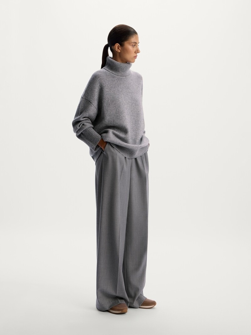 Одежда средних объемов выглядит стильно и многим идет