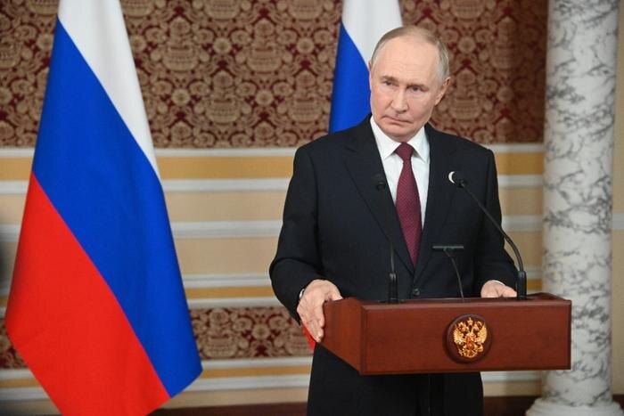 Владимир Путин. Обложка © Life.ru