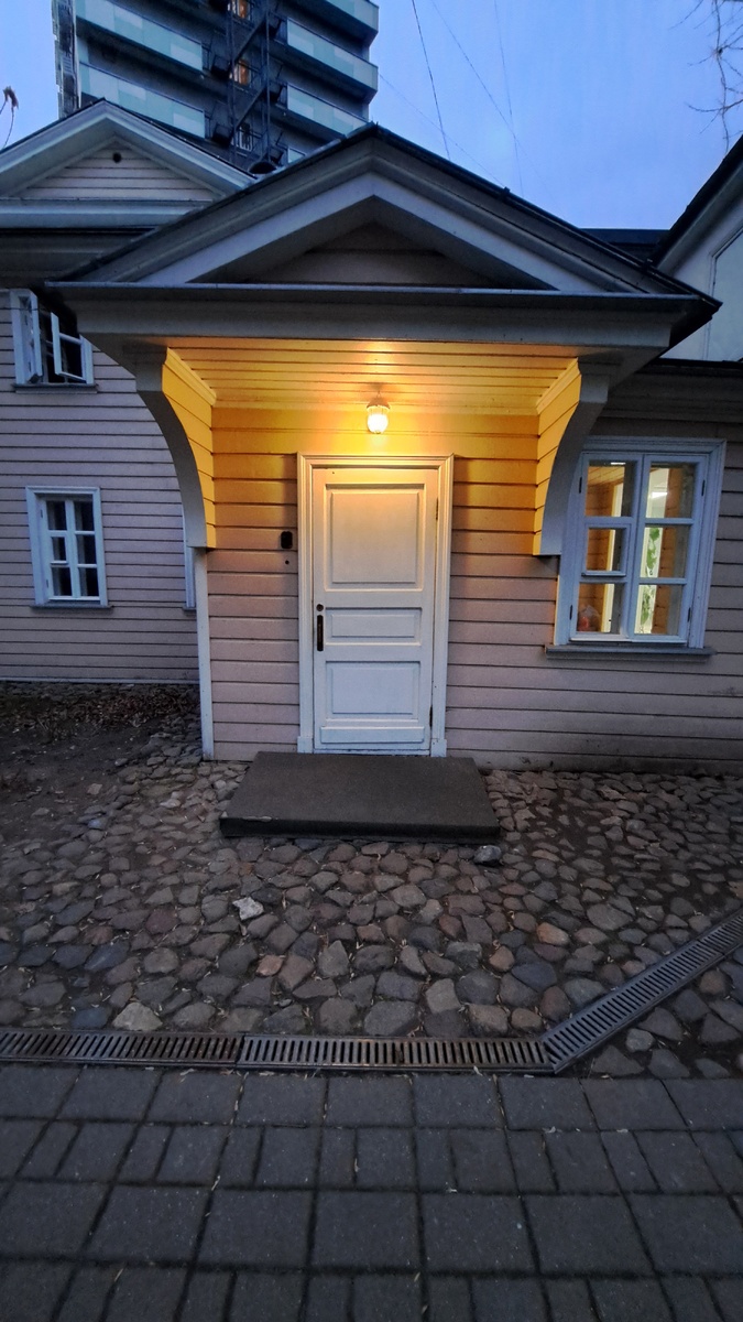 Вход со двора здания