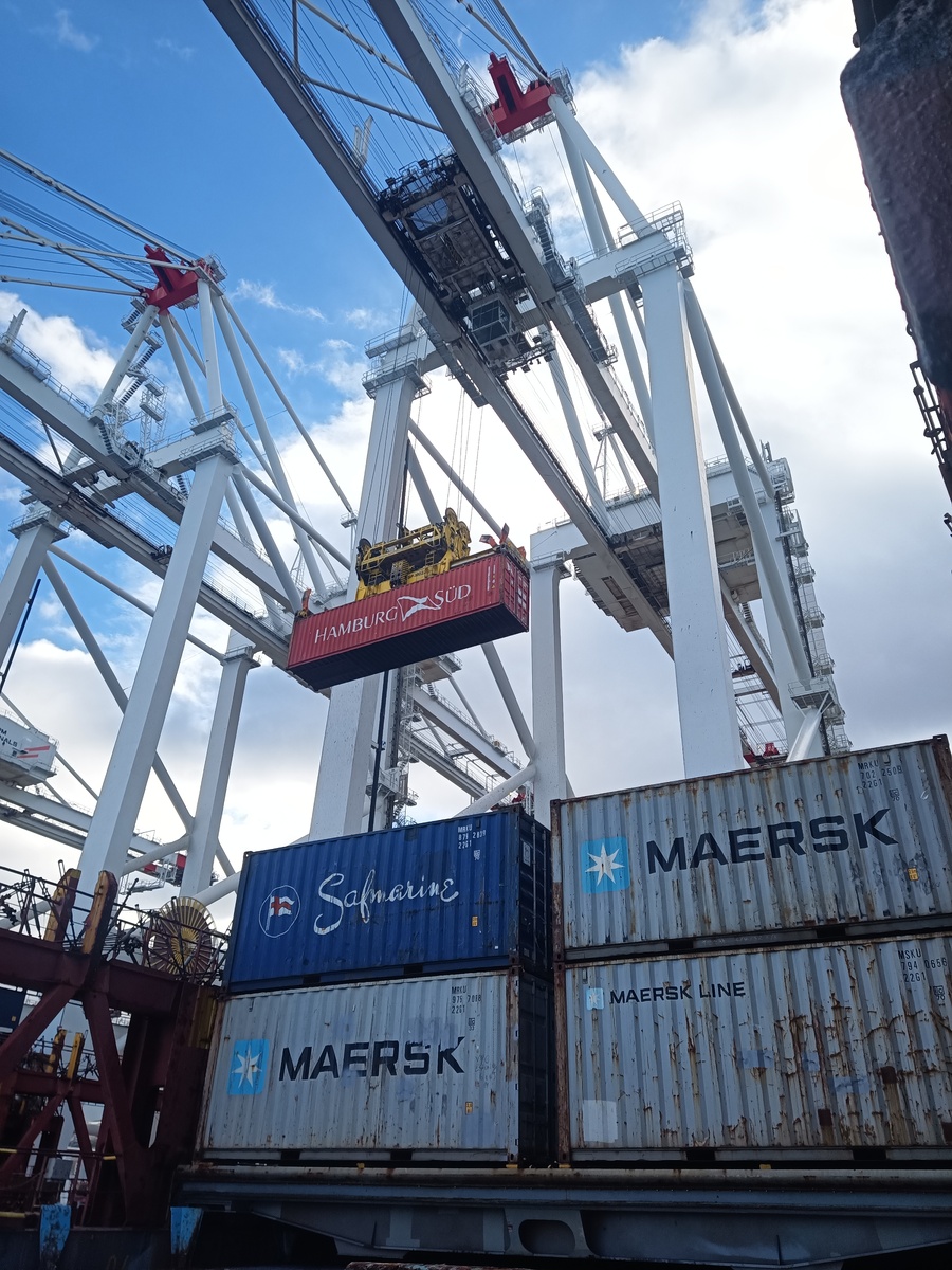 Погрузка контейнера