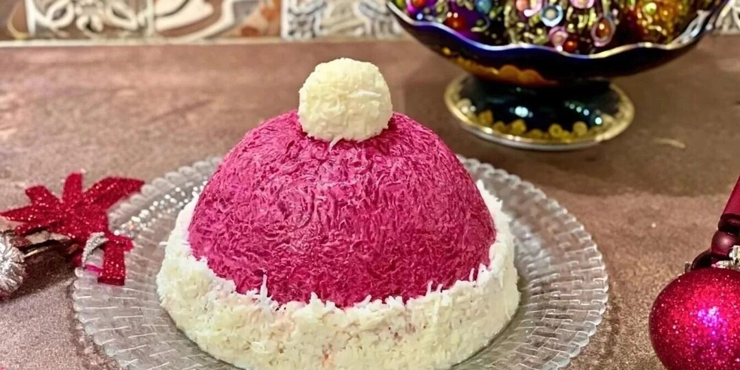 Селёдка сбросила шубу: новогодние салаты в красивой подаче