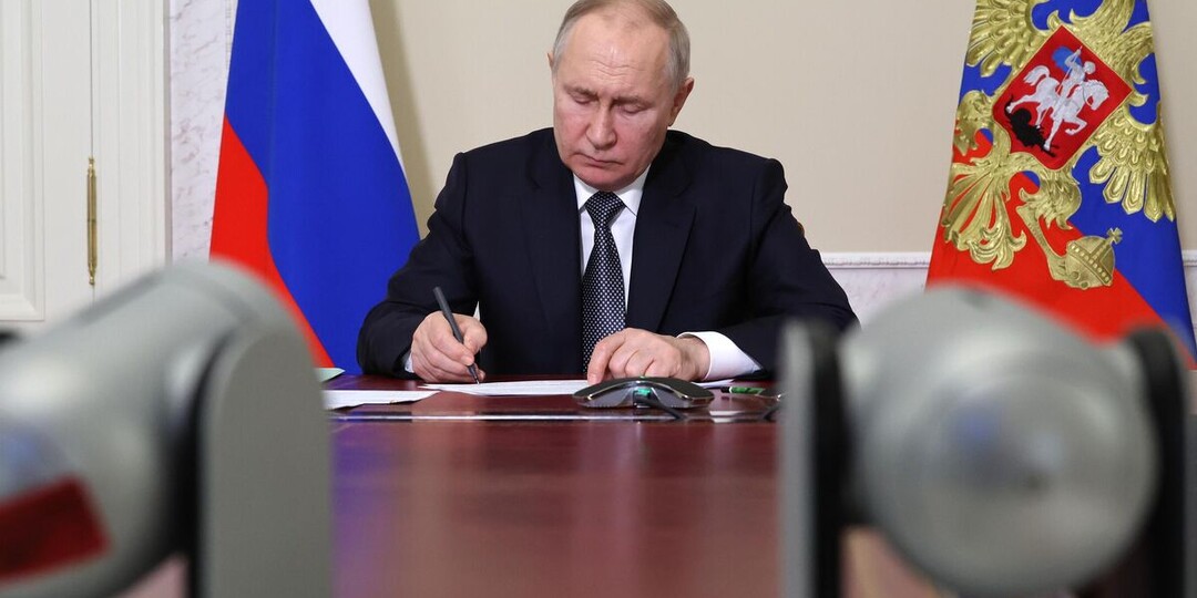 Путин подписал указ о приеме в гражданство России журналиста Бертолази