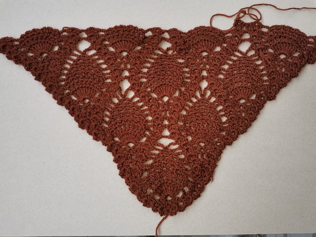 Узор хорош, пряжу только подобрать бы посветлее...