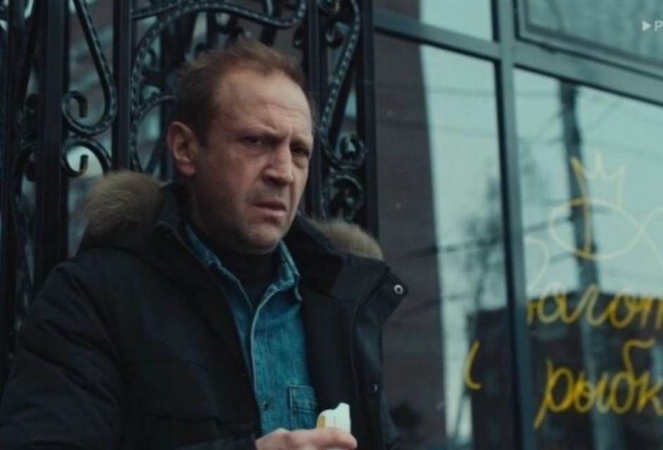 Кадр из фильма. Корреспондент местной газеты Юрий Мальцев