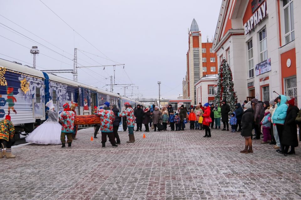    Поезд Деда Мороза в Барнауле - 2025. Источник: Виталий Барабаш