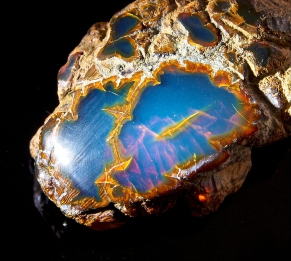 Голубой янтарь.Фото: GEMCENTER