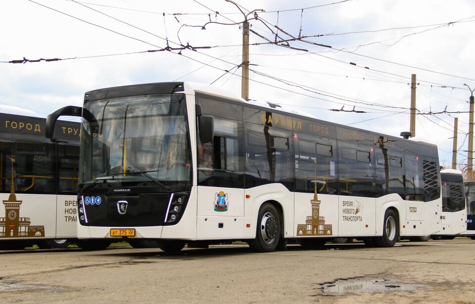    Новые автобусы марки НЕФАЗ, закупленные для Барнаула. Источник: Виталий Барабаш