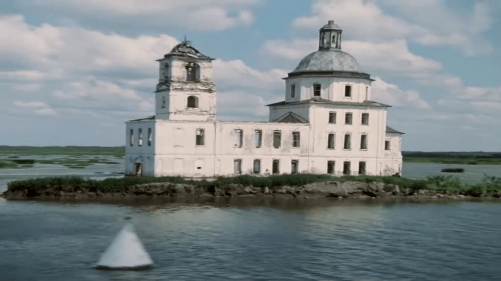    Храм Рождества Христова в Крохине. Кадр из фильма «Калина красная» (1973)