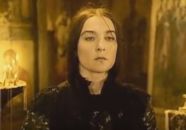 Александра Завьялова в фильме "Тени исчезают в полдень"