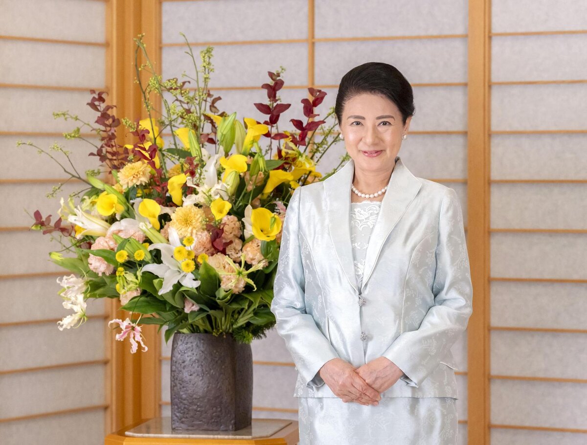 Императрица Масако позирует для фотографии в Императорском дворце в Токио 3 декабря. Изображение: Агентство императорского двора/Kyodo