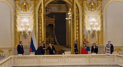    Так началось заседание. Видео с канала "Вы слушали маяк"